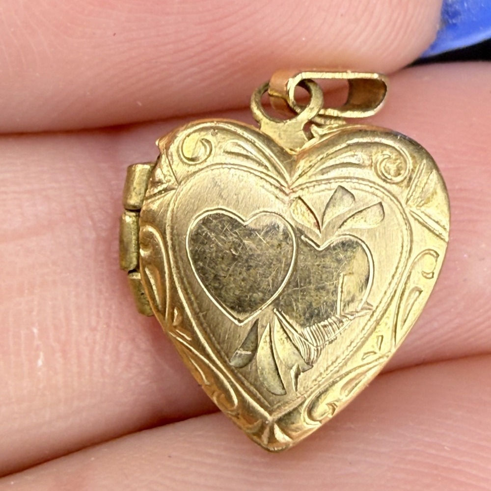 Vintage Gold Filled Locket Hearts Etched Pendant‎ - Picture 4 of 9